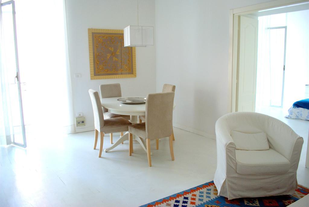 Relais Piazza Dei Martiri Bed and Breakfast Neapel Rum bild
